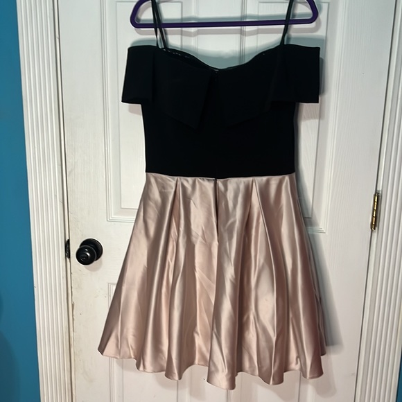 Betsy & Adam cocktail dress size 12. Black top with rose gold bottom - Picture 2 of 7